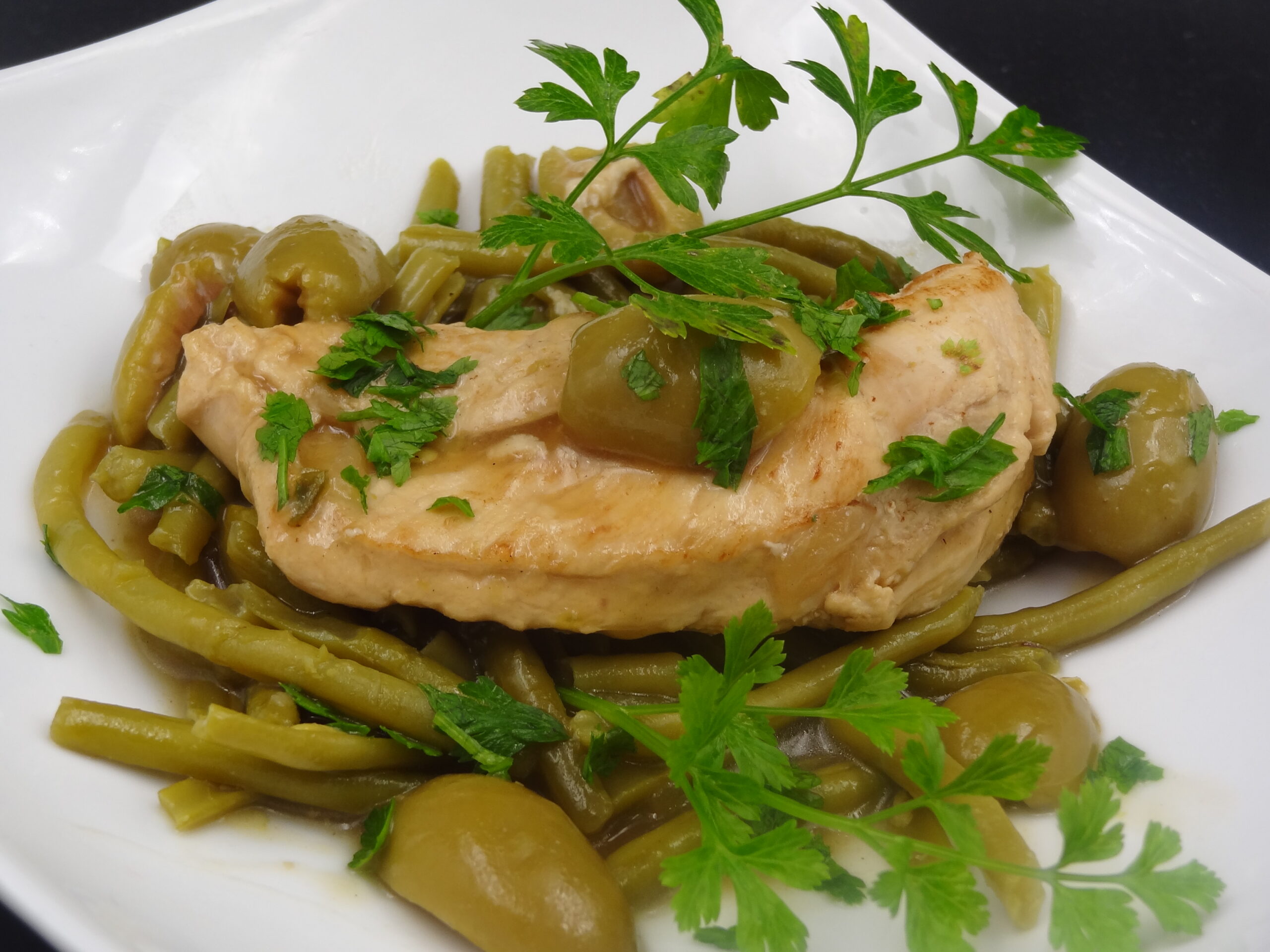 You are currently viewing POULET AUX OLIVES ET HARICOTS VERTS