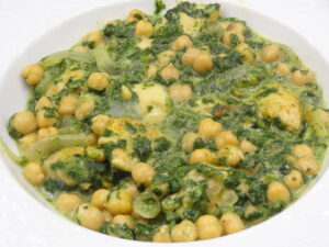 Lire la suite à propos de l’article CURRY DE POULET AUX POIS CHICHES ET ÉPINARDS