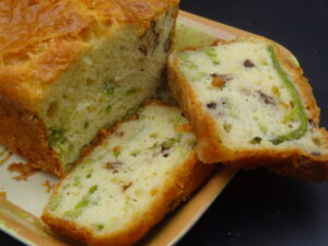 Lire la suite à propos de l’article CAKE ASPERGES SAUVAGES NOIX