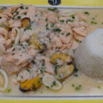 NAGE DE SAUMON AUX FRUITS DE MER ET SON RIZ BASMATI