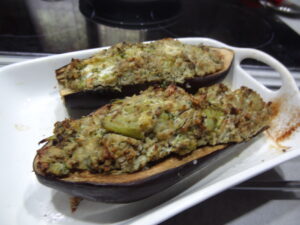 Lire la suite à propos de l’article AUBERGINE FARCIE AU POULET ET AUX CHOUX