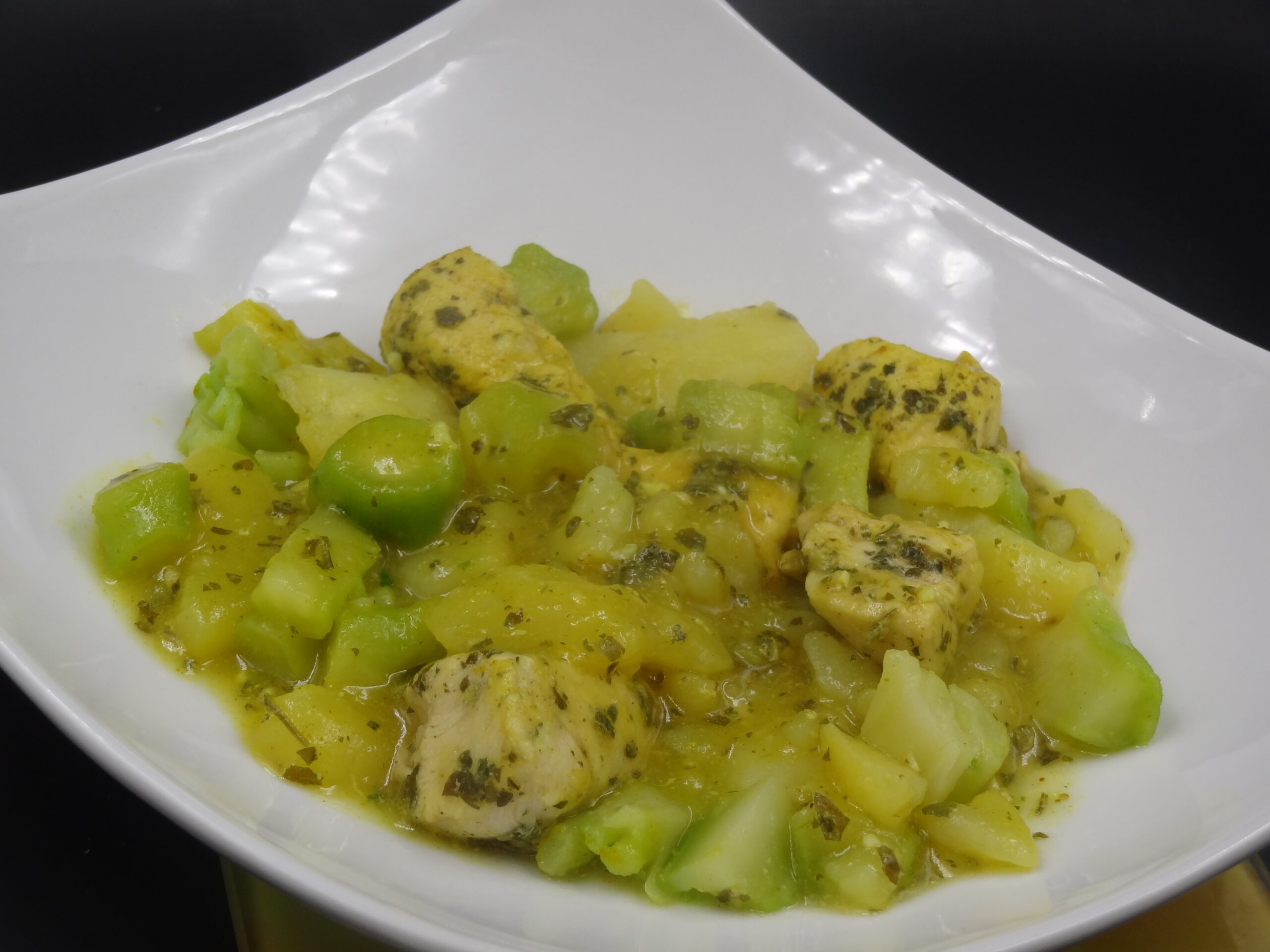 You are currently viewing COLOMBO DE POULET AUX BROCOLIS