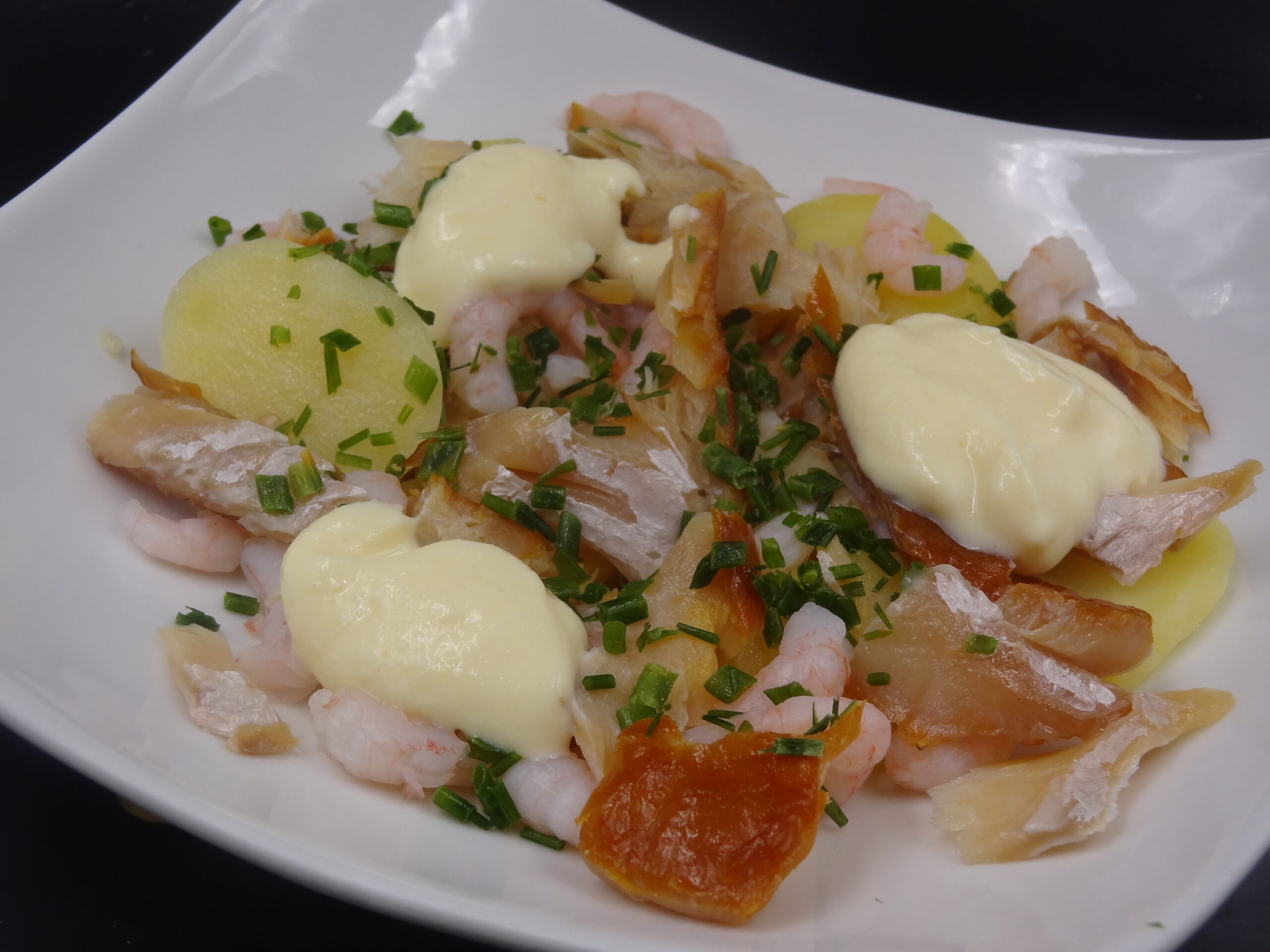 You are currently viewing SALADE DE POMMES DE TERRE AUX CREVETTES ET HADDOCK